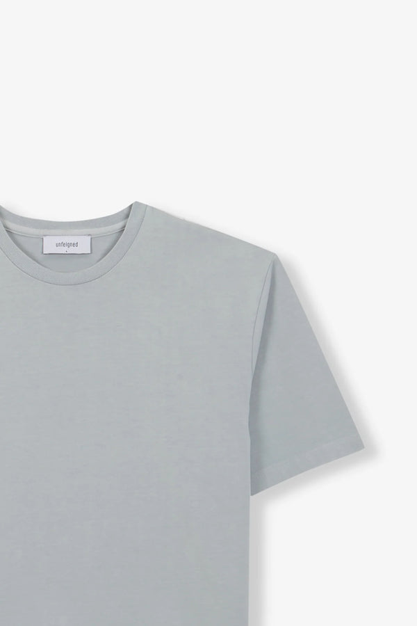UNFEIGNED - BASIC T SHIRT PEARL BLUE