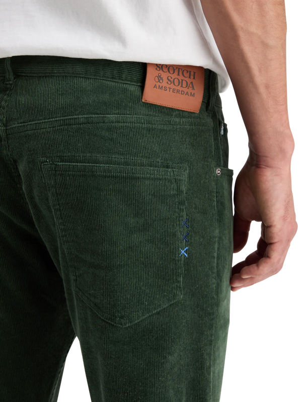 SCOTCH & SODA - RALSTON 5 POCKET CORDUROY CHINO PINE GREEN