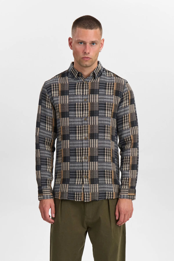 ANERKJENDT - AKLEIF PATCWORK SHIRT - SKY CAPTAIN