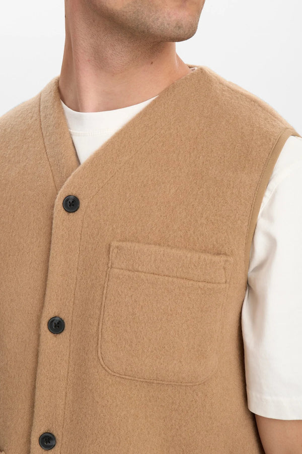 ANERKJENDT - AKRAMSUS BOILED WOOL VEST - TIGER´S EYE